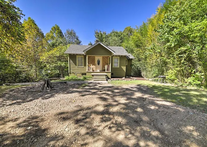 Pet-Friendly Cottage W/ Fire Pit - 3 Mi To Siu!