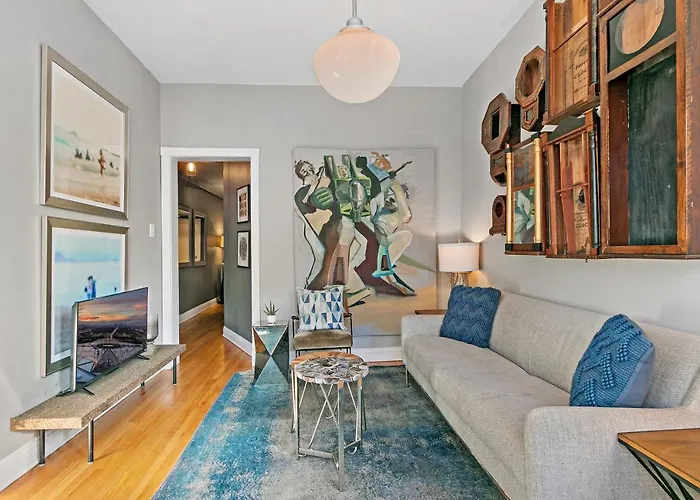 Stylish 2Br Pad With Up-To-Date Comforts - Halsted Rep