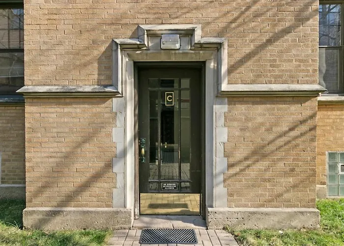 Bright Spacious Apt, Comfy King Bed, 5 Location