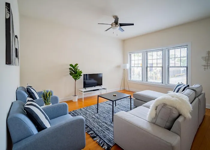 3-Bedroom Gem Apt With In-Unit Laundry - Lawndale 1