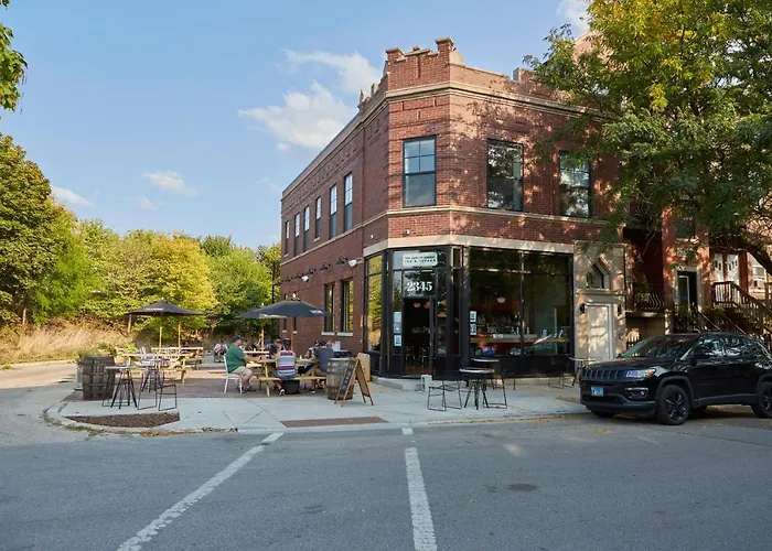 The Leavitt Street Inn & Tavern