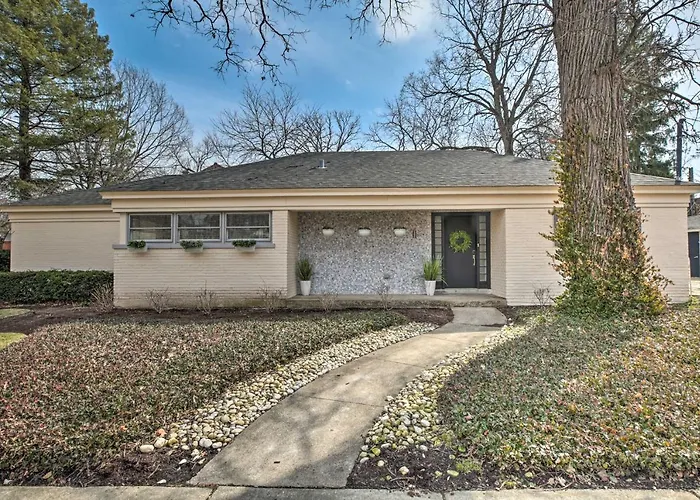 Home W/ Office + Yard: 25 Mi To Downtown Chicago!