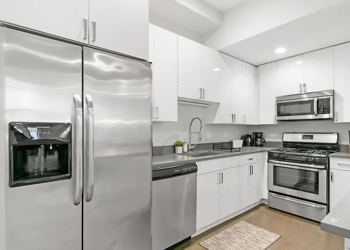 2Br Trendy Urban Apartment - Division 102W 202W 302W Rep