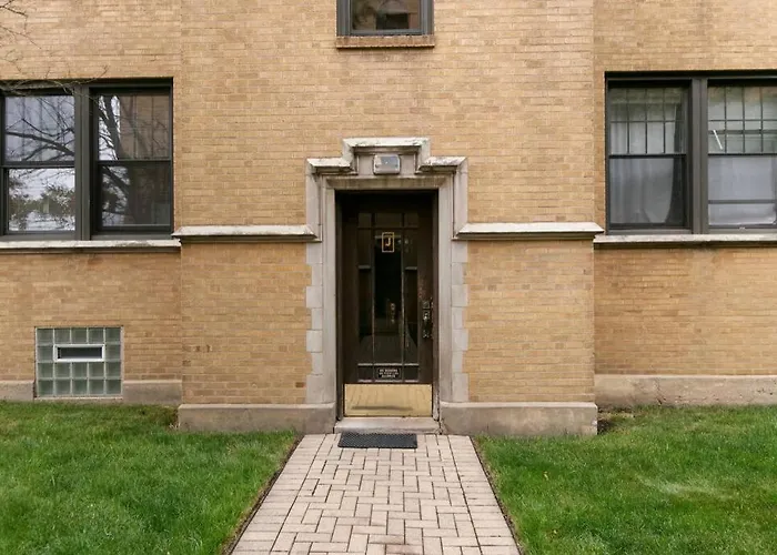 Well-Furnished 1Br Apt In Popular Spot - Belmont J3