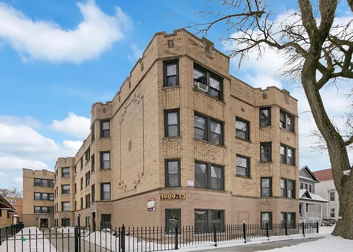 1BR Kitchen, King Bed, Wifi near shops, dining