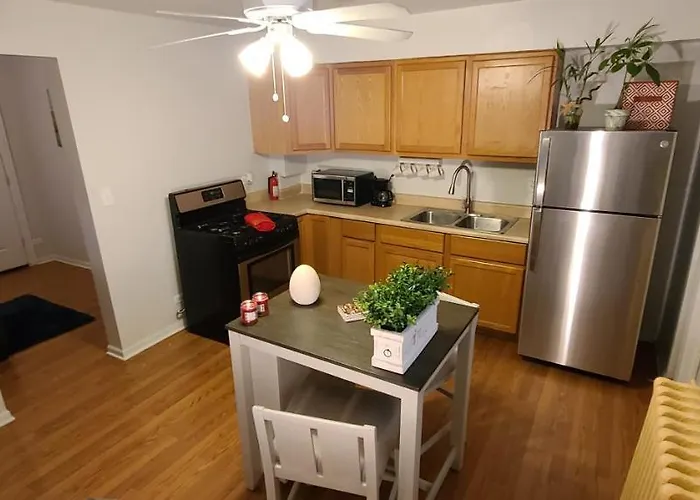 Cozy 1 Bedroom, 1 Min From Irving Park Blue Line, Free Parking