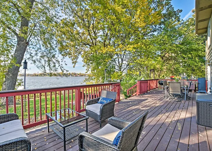 Lakefront Home W/ Game Room, Theater & Dock!