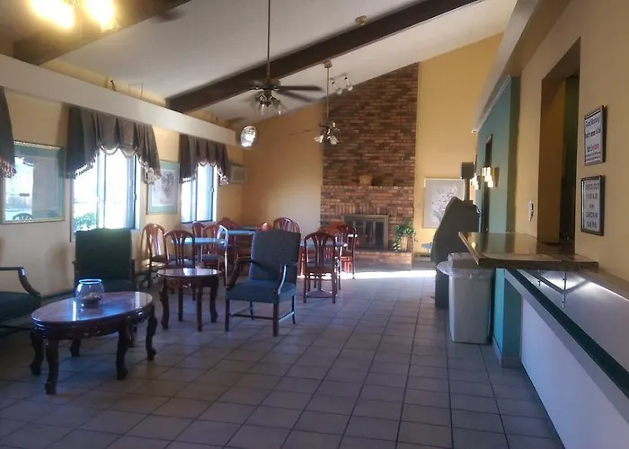 Days Inn & Suites By Wyndham Caseyville