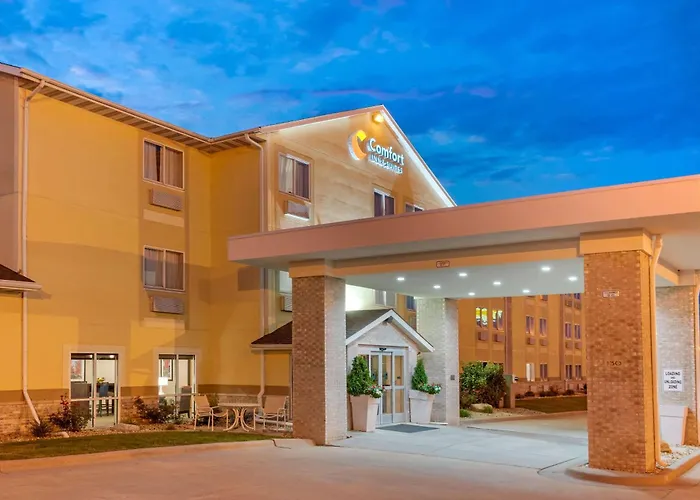 Comfort Inn & Suites Near Route 66