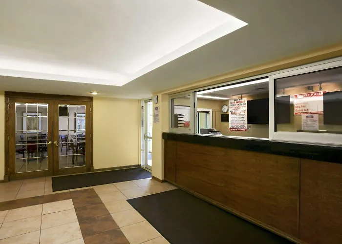 Travelodge By Wyndham Lansing Il
