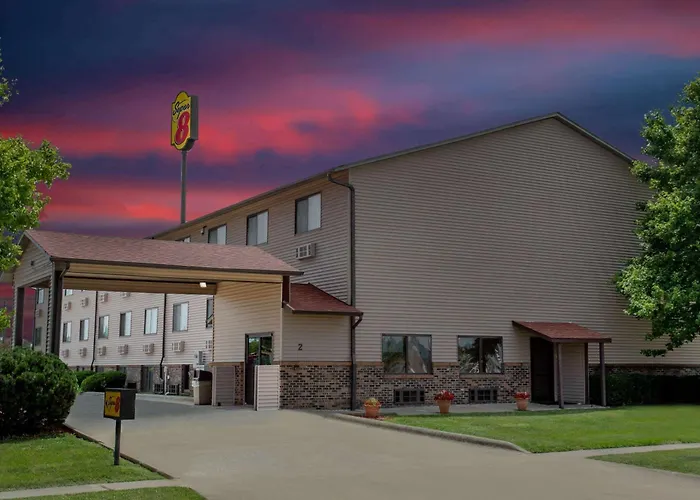 Super 8 By Wyndham Normal Bloomington