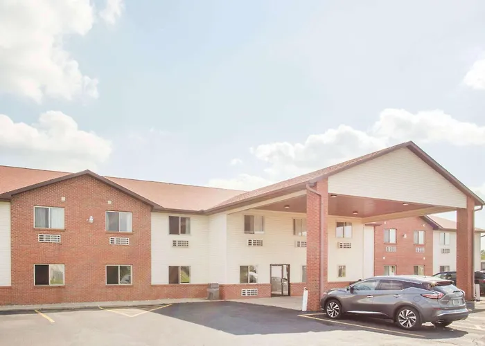 Super 8 By Wyndham Monmouth Il