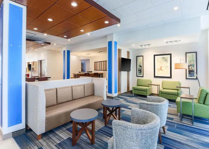 Holiday Inn Express & Suites Chicago O'Hare Airport By Ihg