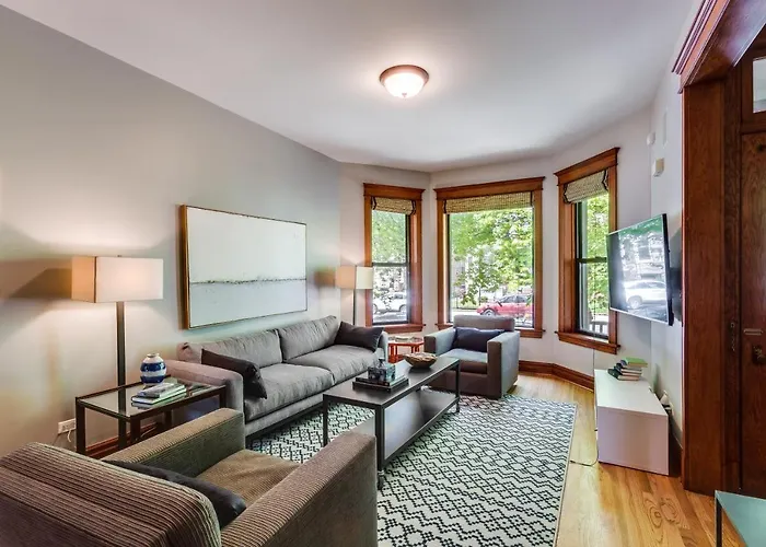Garage Parking! Walk To Logan Square Station Plus Great Local Restaurants And Bars