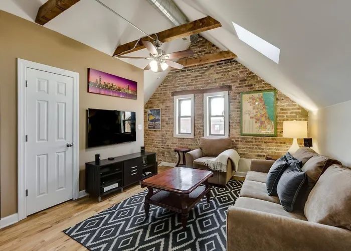 Old Town Elegance Awaits You In This Classic Chicago Stunner! Apts