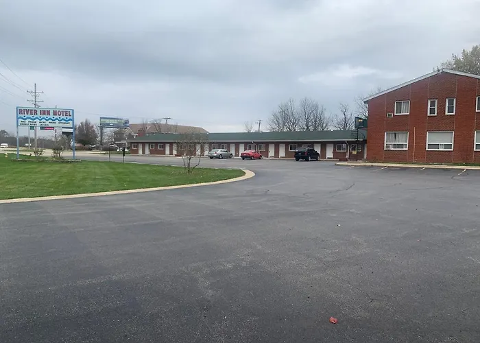River Inn Motel