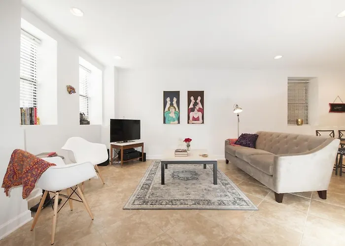 Bucktown Condo Just Two Blocks From The 'L' Apts