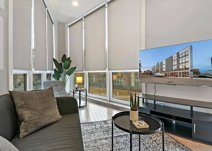 Nicely Decorated 1Br Apt W Laundry - Crosby 202