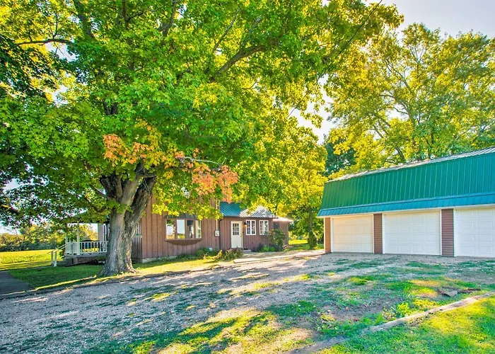 Beautifully Restored Farmhouse In Marshall!