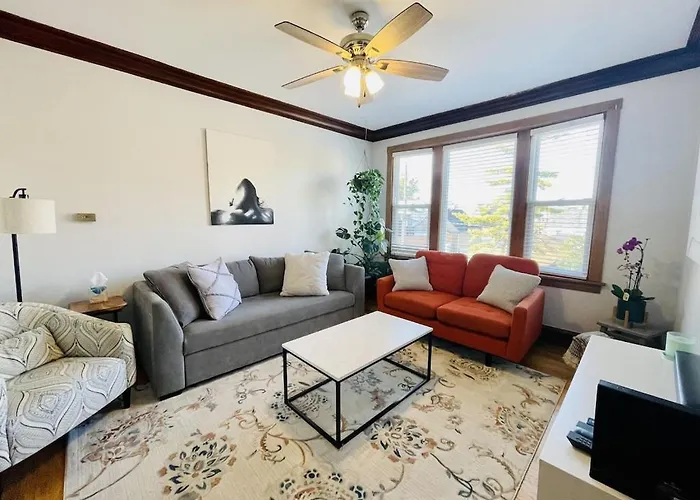 The Karlov. Gorgeous ,Spacious 2Bd/ 1Ba W/ Parking