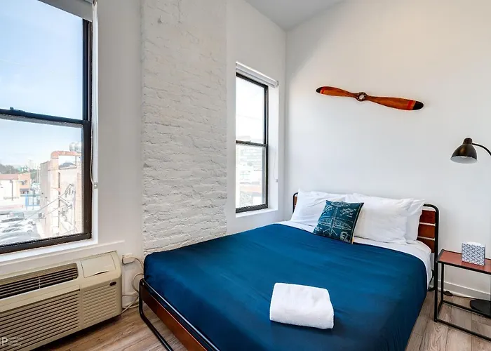 Spa Baths, In-Unit Laundry And Full Modern Kitchen - So Much More Than An Average Hotel Room! - 747 Lofts Cabin 302 Apts