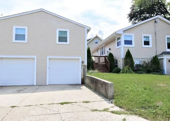 Chain O Lakes Nautical 4Bed 3Bath Waterfront With Bonus Room, Large Deck And Hot Tub