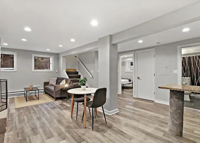 Chic 1Br Apartment With Modern Comforts - Barry Ga