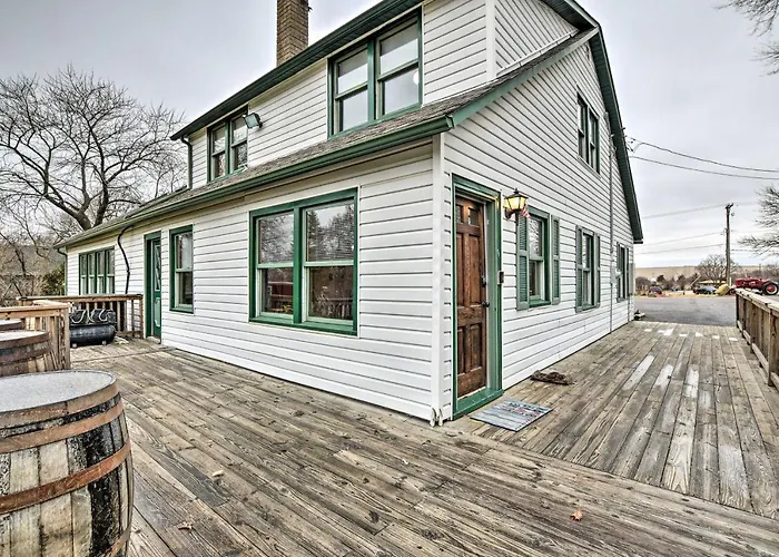 Pet-Friendly Bartlett Farmhouse W/ Deck!