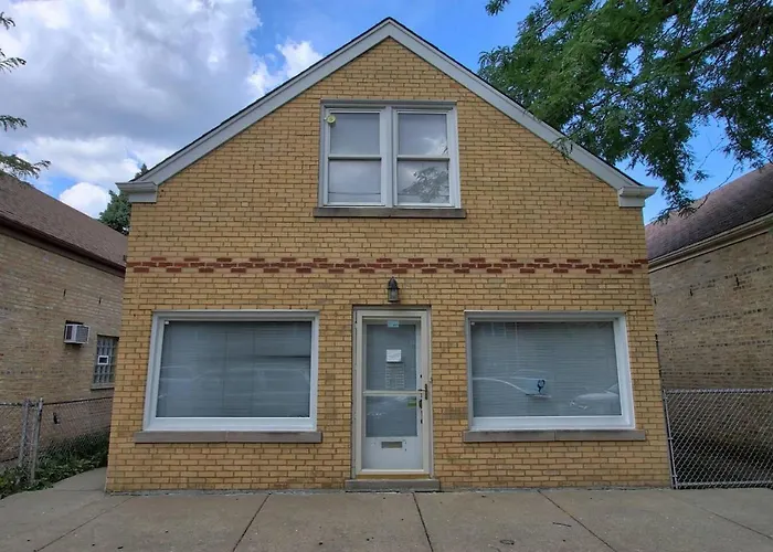 Apartment Sleeps 4 With Free Parking