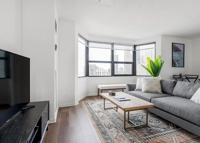Gold Coast 2Br W Gym Pool Nr Oak St Beach Chi-207