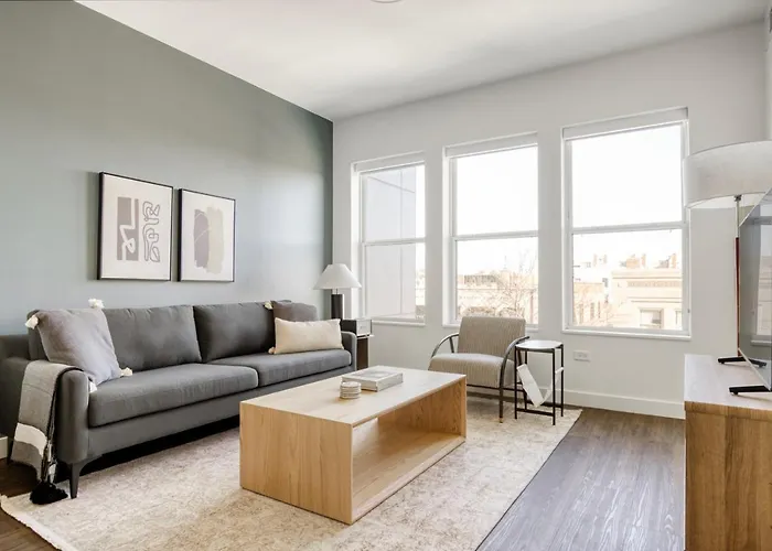 Elmhurst 1Br W Lounge Pool Gym Nr Metra Chi-860