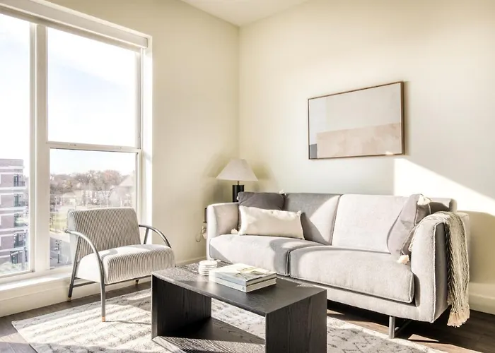 Elmhurst 1Br W Lounge Pool Gym Nr Metra Chi-866
