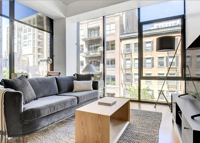 River N 1Br W Gym Pool Wd Nr Mag Mile Chi-440