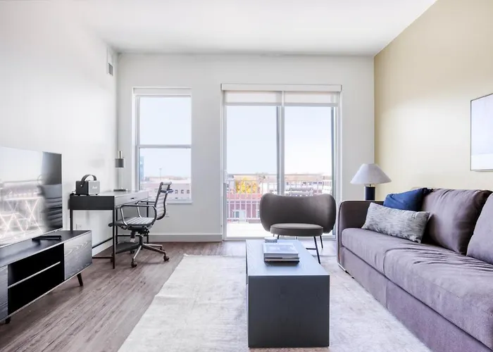 Elmhurst 1Br W Lounge Pool Gym Nr Metra Chi-865
