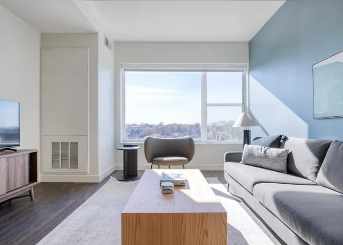 Elmhurst 1Br W Lounge Pool Gym Nr Metra Chi-861