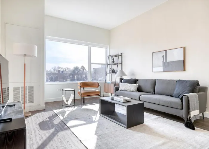 Elmhurst 1Br W Lounge Pool Gym Nr Metra Chi-864
