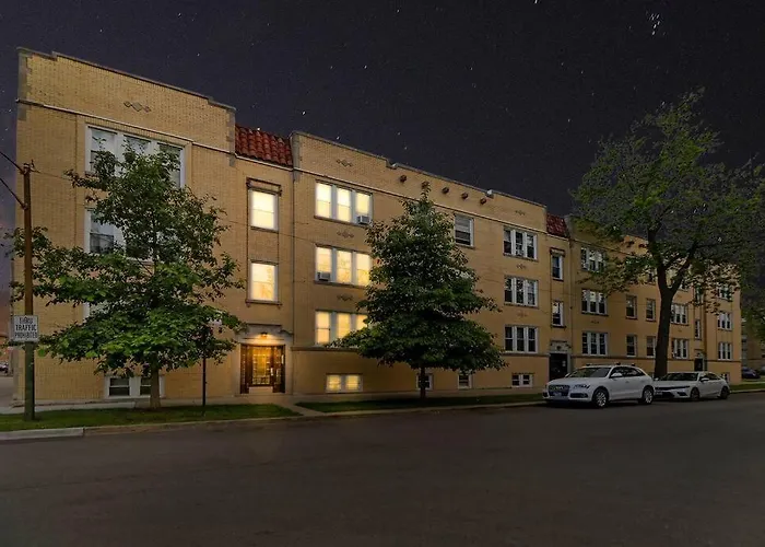 Spacious & Inviting 1Br Apt In Chicago - Cullom B2