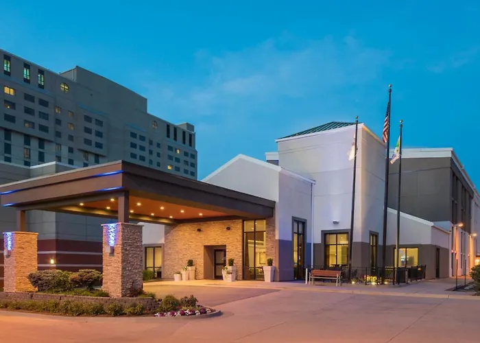Holiday Inn Express & Suites Springfield By Ihg