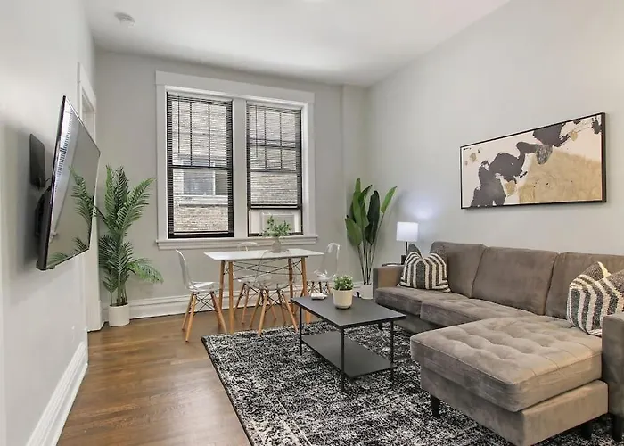 Enchanting 2-Bedroom Apt In Chicago - Clark 4