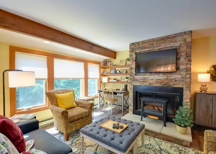 Tasteful Galena Townhome W/ Community Amenities