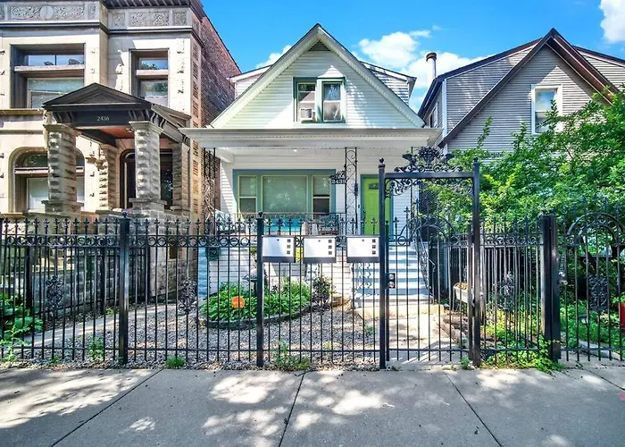 Logan Square Monthly Apartament