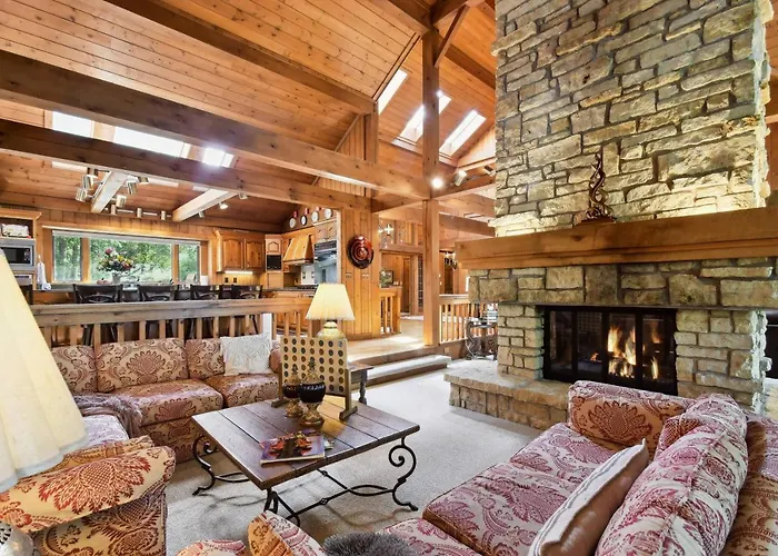 Galena Getaway W/ Hot Tub, Home Theater & More!