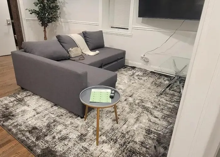 Stylish Cozy 2Br Apt Near Train Station Groceries