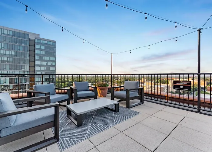 Oak Park Downtown King Bed Rooftop Fitness Center Top Flr City View