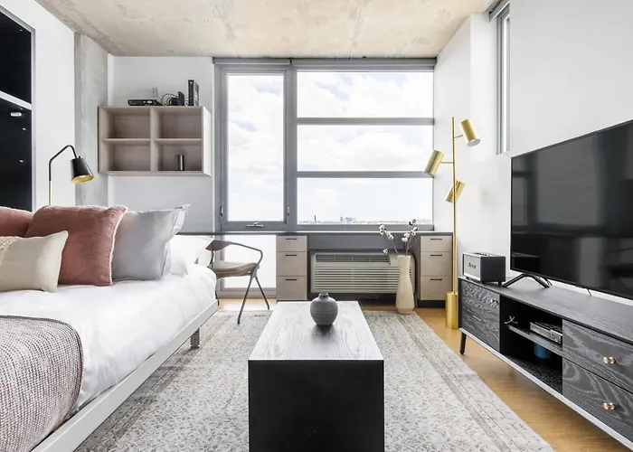 Lincoln Park Studio W Wd Nr L New City Chi-305
