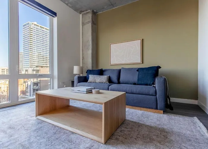 River North 1Br W Sky Terrace Yoga Studio Chi-1029