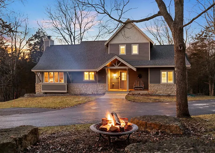 The Lodge, 'North Woods' Style, Boutique Galena Getaway!