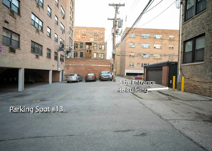 City Villa Sleeps 10-20 Free Tv & Parking