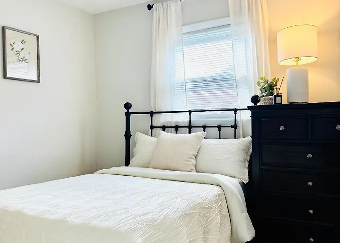 Charming And Convenient 3Br 1Ba Apt - Fully Furnished And Equipped - Fast Internet