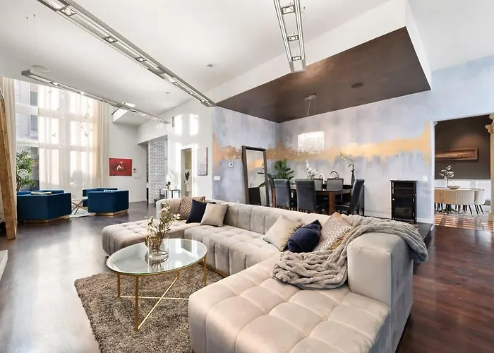5BR 5BA Architectural Estate-Theatre Gym Rooftop